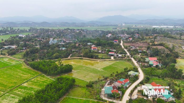 Một góc xã Hoa Quân nơi Dự án đường bộ cao tốc Vinh - Thanh Thủy đi qua. Ảnh: Nguyễn Toàn