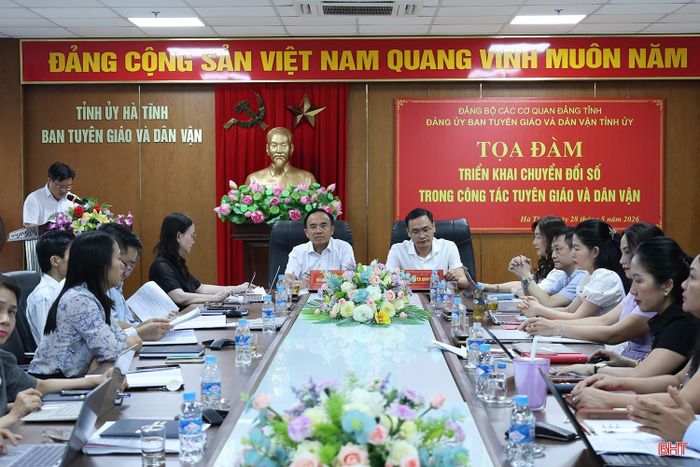 Đảng ủy Ban Tuyên giáo và Dân vận Tỉnh ủy Hà Tĩnh tổ chức tọa đàm nhằm nâng cao nhận thức, kỹ năng số cho đội ngũ cán bộ, công chức, đáp ứng yêu cầu nhiệm vụ trong giai đoạn mới.