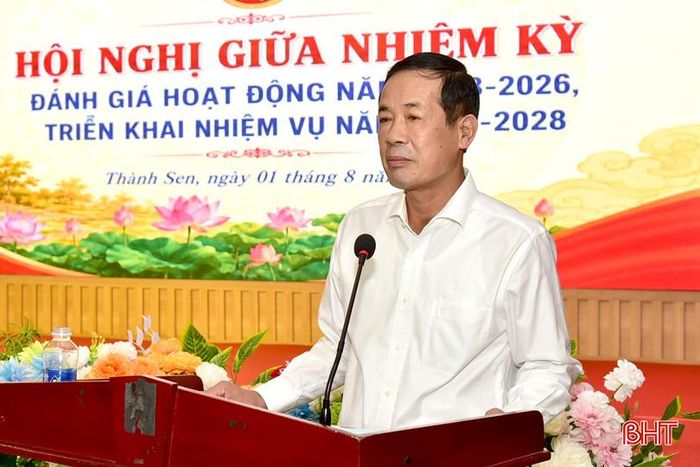  Ông Trần Công Thuận – Phó Chủ tịch Hội đồng họ Trần Việt Nam, Chủ tịch họ Trần Việt Nam khu vực tỉnh Quảng Trị phát biểu tại hội nghị. 