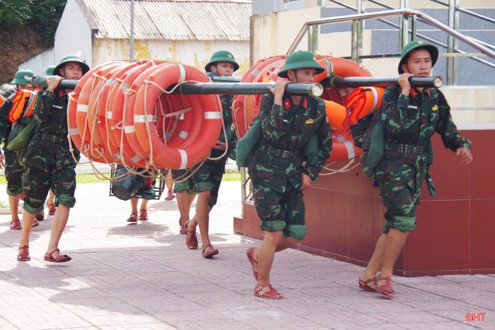 Trung đoàn 841 kiểm tra phương tiện, vật chất sẵn sàng cơ động thực hiện nhiệm vụ PCLB, TKCN khi có tình huống xảy ra trên địa bàn.