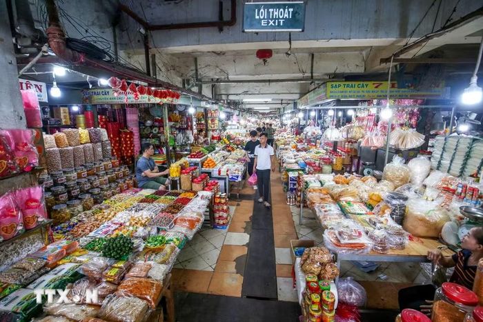 Chợ Long Hoa là điểm đến thu hút du khách, nơi hội tụ không gian mua sắm và nét văn hóa đặc trưng của Tây Ninh. (Ảnh: Giang Phương/TTXVN)