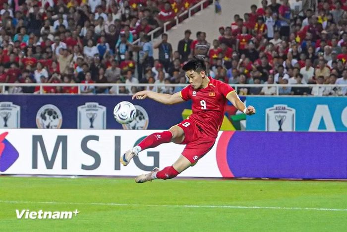 Đình Bắc bị thay ra ngay trước khi hiệp 1 của trận đấu khép lại. (Ảnh: Việt Anh/Vietnam+)