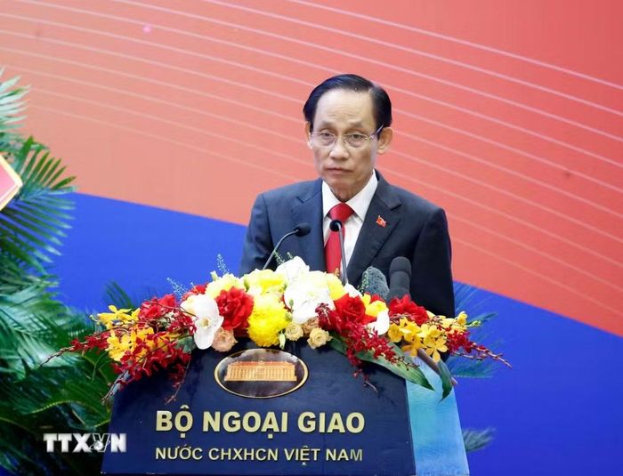 Đồng chí Lê Hoài Trung, Ủy viên Bộ Chính trị, Bộ trưởng Bộ Ngoại giao phát biểu khai mạc. (Ảnh: Thống Nhất/TTXVN)