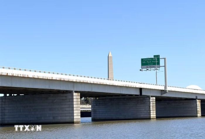 Cầu Arland D. Williams Jr. bắc qua sông Potomac, là một trong những tuyến giao thông quan trọng kết nối Virginia với Washington, D.C. (Ảnh: Ngọc Quang/TTXVN)