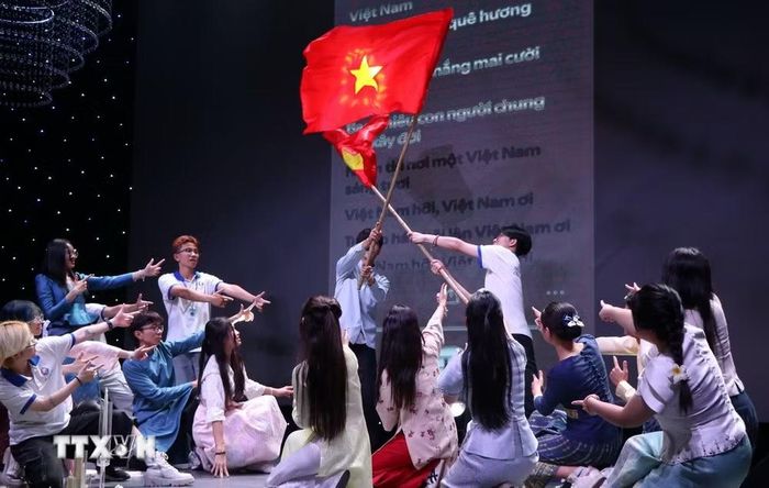 Tiết mục văn nghệ tham gia dự thi chương trình Giao lưu tiếng Việt của các thanh niên, sinh viên kiều bào. (Ảnh: Văn Dũng/TTXVN)