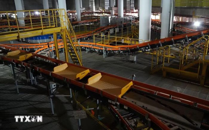 Vận hành thử khay hành lý tại hệ thống xử lý hành lý nhà ga hành khách sân bay Long Thành. (Ảnh: Công Phong/TTXVN)