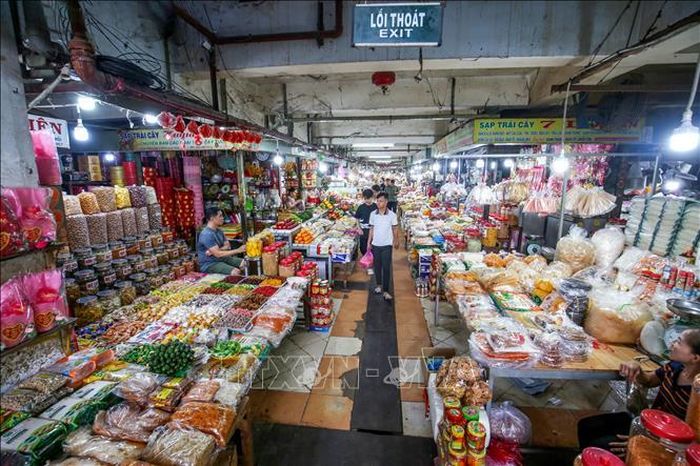 Chợ Long Hoa là điểm đến thu hút du khách, nơi hội tụ không gian mua sắm và nét văn hóa đặc trưng của Tây Ninh.