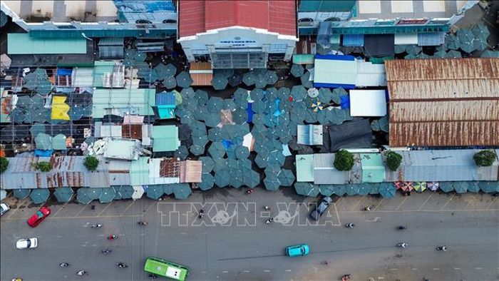 Chợ Long Hoa còn lưu giữ những nét văn hóa, ẩm thực đặc trưng, góp phần tạo nên sức sống riêng của khu chợ.