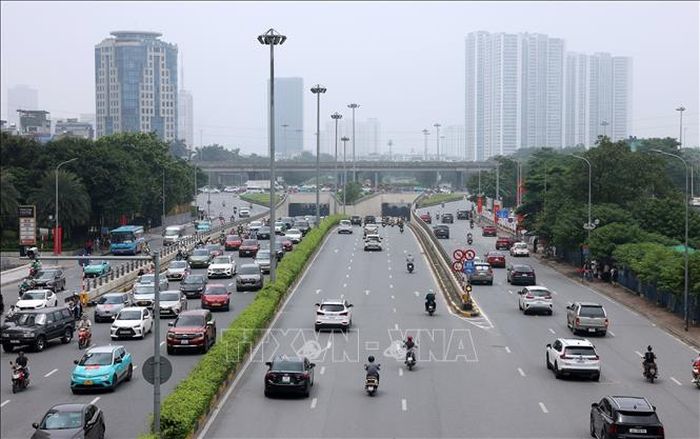 Toàn hệ thống chính trị đang khẩn trương hoàn thành các nền tảng cho mô hình phát triển mới để thực hiện thắng lợi các mục tiêu chiến lược.. Ảnh: Quốc Khánh/TTXVN