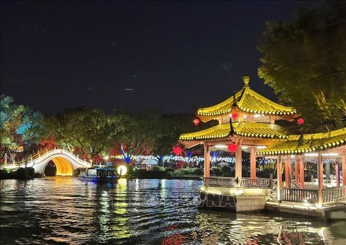 Nhiều đô thị ven sông ở Trung Quốc được quy hoạch phát triển theo mô hình kết hợp giữa văn hóa và du lịch.
