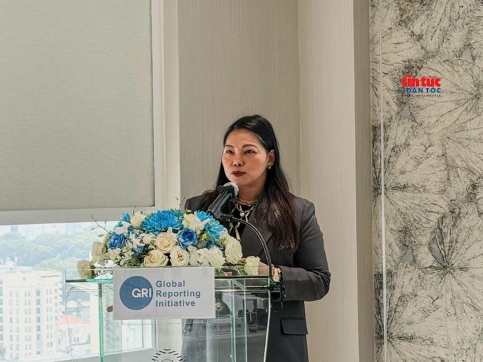 Tiến sĩ Allinnettes Go Adigue, Giám đốc Mạng lưới Sáng kiến báo cáo toàn cầu (GRI) khu vực ASEAN, chia sẻ về ứng phó với rủi ro khí hậu.
