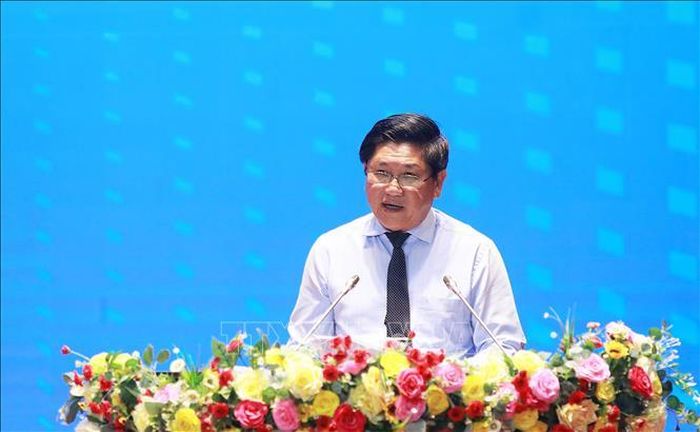 Phó Chủ tịch UBND tỉnh Cà Mau Lê Văn Sử phát biểu tại Hội nghị.