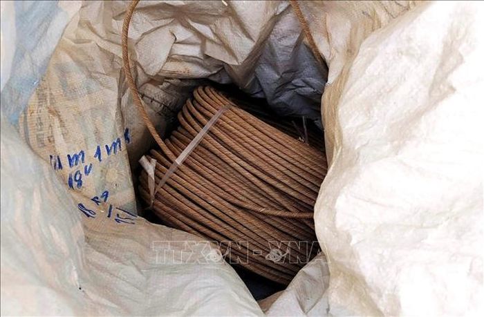 Tang vật liên quan. Ảnh: TTXVN phát