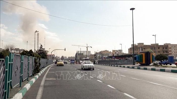 Khói bốc lên sau một vụ tấn công nhằm vào Tehran, Iran. Ảnh: ANI/TTXVN phát