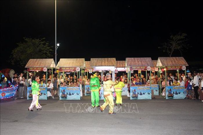 Phần hội của Lễ hội Cầu ngư Phan Thiết (Lâm Đồng) với không gian chơi bài chòi thu hút người dân và du khách tham gia.