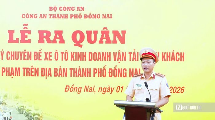 Thượng tá Lê Đức Trình, Phó trưởng Phòng CSGT báo cáo tóm tắt kế hoạch ra quân