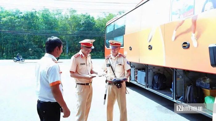 Ngay sau buổi lễ Lực lượng CSGT Công an Tp.Đồng Nai đồng loạt ra quân kiểm tra các phương tiện tham gia giao thông