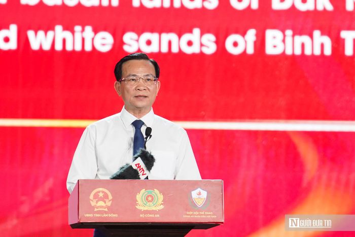 Ông Hồ Văn Mười - Chủ tịch UBND tỉnh Lâm Đồng phát biểu tại buổi lễ khai mạc.
