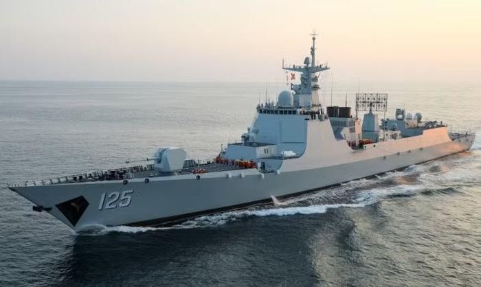 Tàu khu trục lớp Type 052D của Hải quân Quân Giải phóng Nhân dân Trung Quốc (PLA) mang tên Cangzhou. Ảnh: MW.