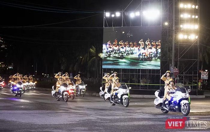 Tối nay (1/8), lễ khai mạc Vòng Chung kết Hội thao quân sự, võ thuật và thể thao Công an nhân dân năm 2026 sẽ diễn ra tại Đà Nẵng. Trước sự kiện, các lực lượng đã tổng duyệt. Ảnh XM.