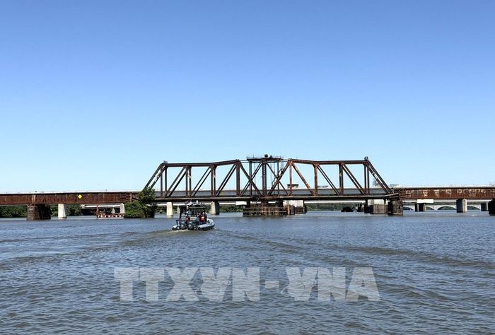 Cầu đường sắt cổ bắc qua sông Potomac là dấu tích của một thời kỳ phát triển giao thông lâu đời, được gìn giữ như một phần trong cảnh quan lịch sử của khu vực thủ đô Washington D.C. Ảnh: Ngọc Quang - PV TTXVN tại Mỹ 