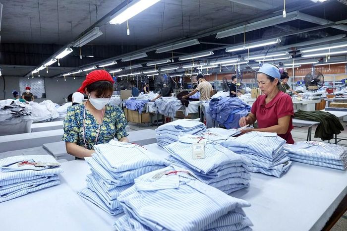 Sản xuất hàng dệt may xuất khẩu. Ảnh: Tuấn Anh/TTXVN