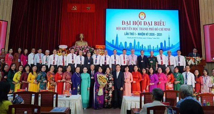 Ban chấp hành Hội Khuyến học Thành phố nhiệm kỳ 2026 - 2031. Ảnh: Thu Hoài - TTXVN