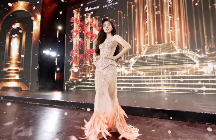 Yến Nhi.