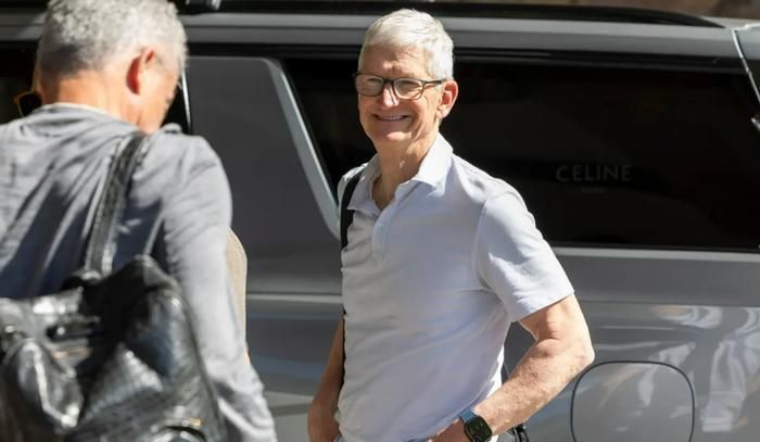 Tim Cook có nhiều chia sẻ đáng chú ý để trong cuộc họp công bố kết quả kinh doanh cuối cùng trên cương vị CEO của Apple. Ảnh: CNBC