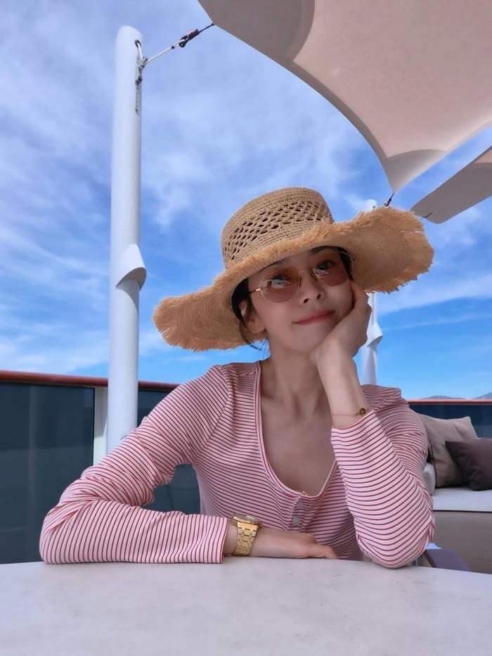 Song Hye Kyo lựa chọn lối sống khép kín, hạn chế chia sẻ đời tư với công chúng. Ảnh: IGNV