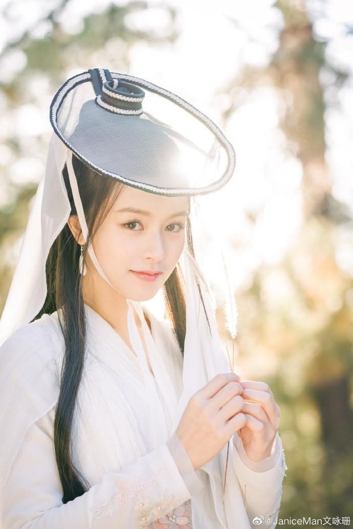Văn Vịnh San đóng vai Vương Ngữ Yên trong phim Thiên Long Bát Bộ 2021. 