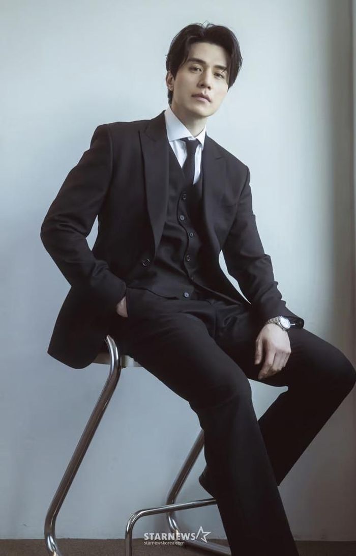 Lee Dong Wook cho biết chưa từng bị kiệt sức sau 27 năm hoạt động nghệ thuật. (Ảnh Star News)