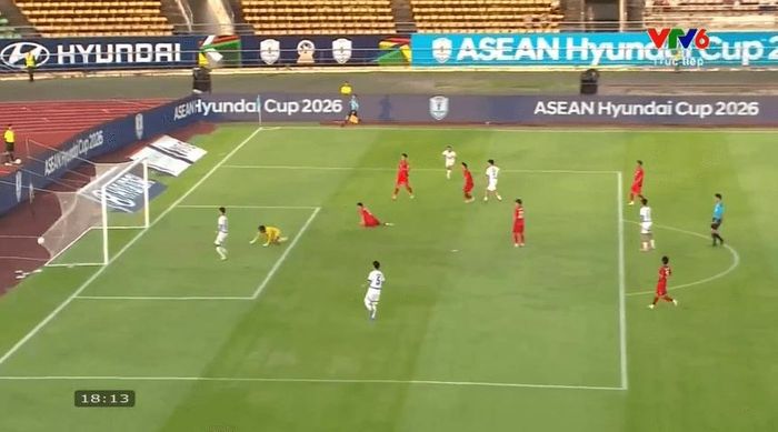 Cầu thủ đốt lưới nhà giúp Philippines nâng tỷ số lên 2-1. Ảnh chụp màn hình