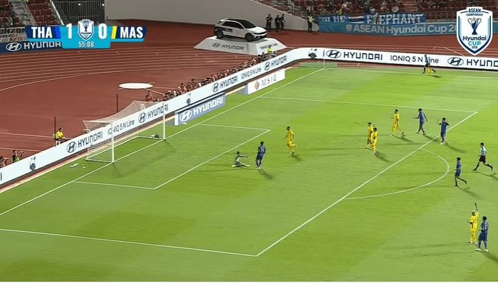 Teerasak ghi bàn nâng tỷ số lên 2-0 cho Thái Lan. Ảnh chụp màn hình