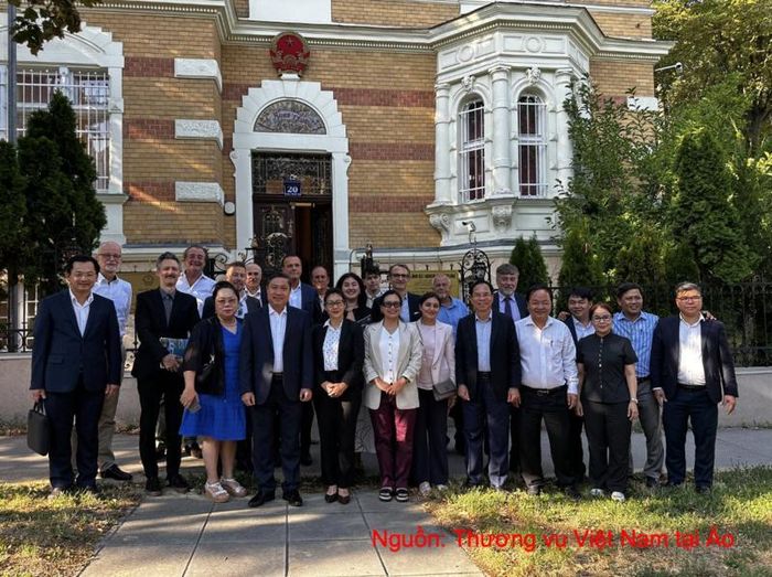 Các đại biểu tham dự Hội thảo xúc tiến đầu tư Khu kinh tế mở Chu Lai của thành phố Đà Nẵng tại Đại sứ quán Việt Nam tại Áo.