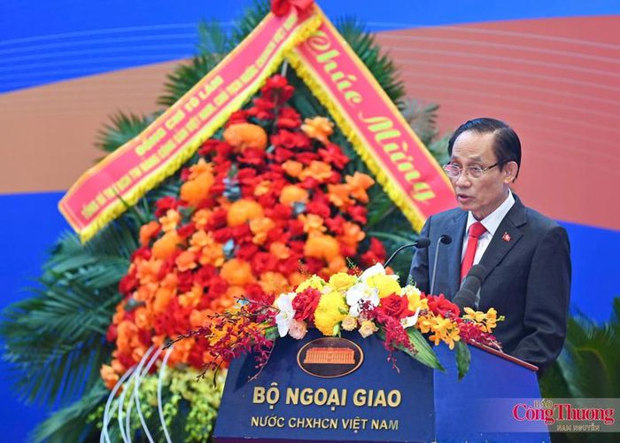 Bộ trưởng Bộ Ngoại giao Lê Hoài Trung phát biểu khai mạc.