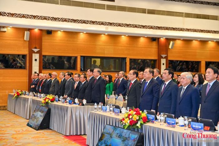 Hội nghị có sự tham dự của các đồng chí lãnh đạo Đảng, Nhà nước: Đồng chí Tô Lâm, Tổng Bí thư Ban Chấp hành Trung ương Đảng Cộng sản Việt Nam, Chủ tịch nước Cộng hòa xã hội chủ nghĩa Việt Nam; Đồng chí Nguyễn Duy Ngọc, Ủy viên Bộ Chính trị, Bí thư Trung ương Đảng, Trưởng ban Tổ chức Trung ương; Đồng chí Trịnh Văn Quyết, Ủy viên Bộ Chính trị, Trưởng ban tuyên giáo và dân vận Trung ương; Đồng chí Nguyễn Thanh Nghị, Ủy viên Bộ Chính trị, Trưởng ban chính sách và chiến lược trung ương; Đồng chí Phạm Gia Túc, Ủy viên Bộ Chính trị, Phó Thủ tướng Thường trực Chính phủ; Đồng chí Phan Văn Giang, Ủy viên Bộ Chính trị, Phó Thủ tướng Chính phủ, Bộ trưởng Bộ Quốc phòng; Đồng chí Đỗ Văn Chiến, Ủy viên Bộ Chính trị, Phó Chủ tịch thường trực Quốc hội; Đồng chí Lương Tam Quang, Ủy viên Bộ Chính trị, Bộ trưởng Bộ Công an; Đồng chí Trần Lưu Quang, Ủy viên Bộ Chính trị, Bí thư thành ủy TP. Hồ Chí Minh; Đồng chí Đoàn Minh Huấn, Ủy viên Bộ Chính trị, Giám đốc Học viện chính trị quốc gia Hồ Chí Minh; Đồng chí Nguyễn Xuân Thắng, Ủy viên Bộ Chính trị khóa XIII, Chủ tịch Hội đồng lý luận trung ương.
