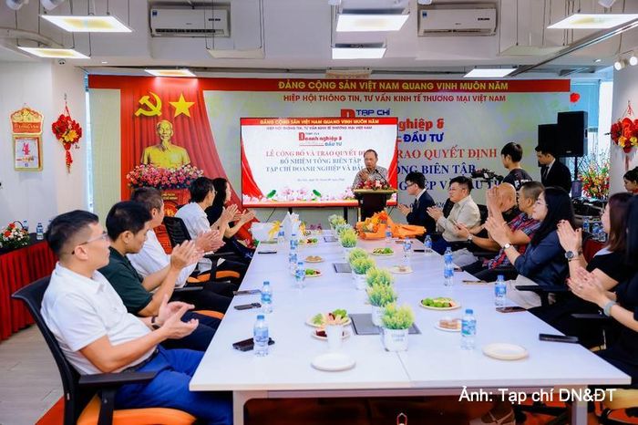Chủ tịch Hiệp hội Thông tin, tư vấn kinh tế thương mại Việt Nam Lương Văn Tự phát biểu tại lễ công bố.
