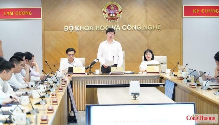 Thứ trưởng Bộ Khoa học và Công nghệ Bùi Hoàng Phương.