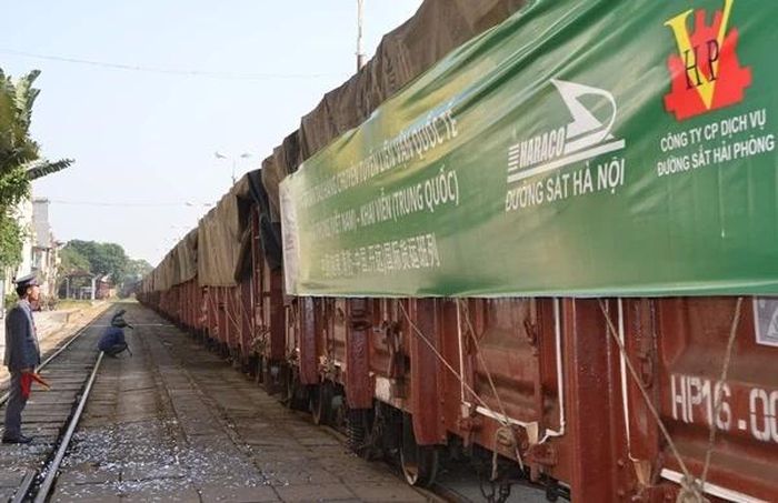 Tàu hàng đường sắt chạy liên vận quốc tế. Ảnh: baotintuc.vn