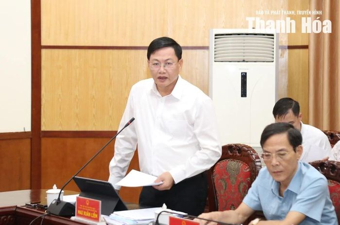Phó Chủ tịch Thường trực UBND tỉnh Mai Xuân Liêm phát biểu tại phiên họp.