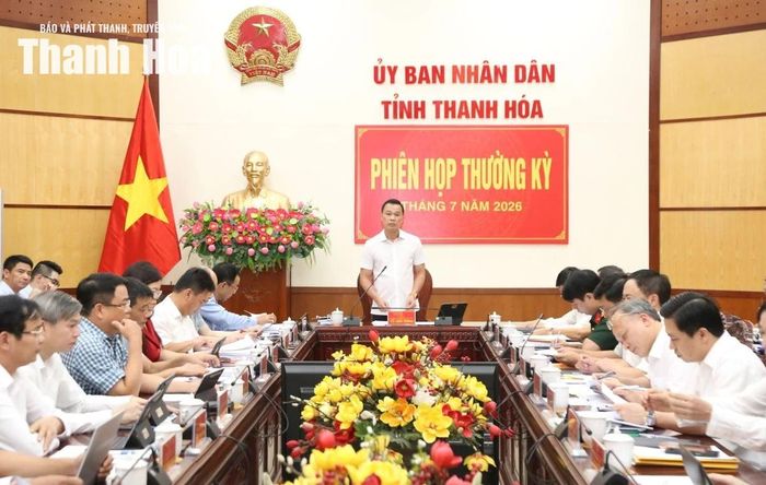 Chủ tịch UBND tỉnh Tô Anh Dũng phát biểu chỉ đạo tại phiên họp.