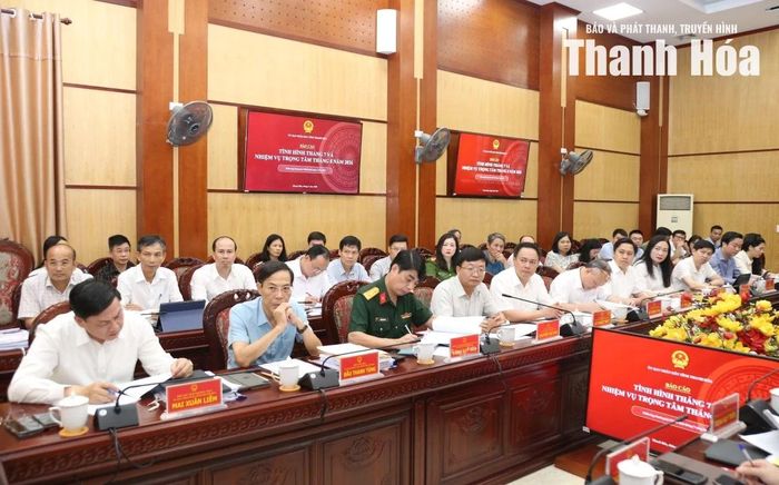 Các đại biểu dự phiên họp.