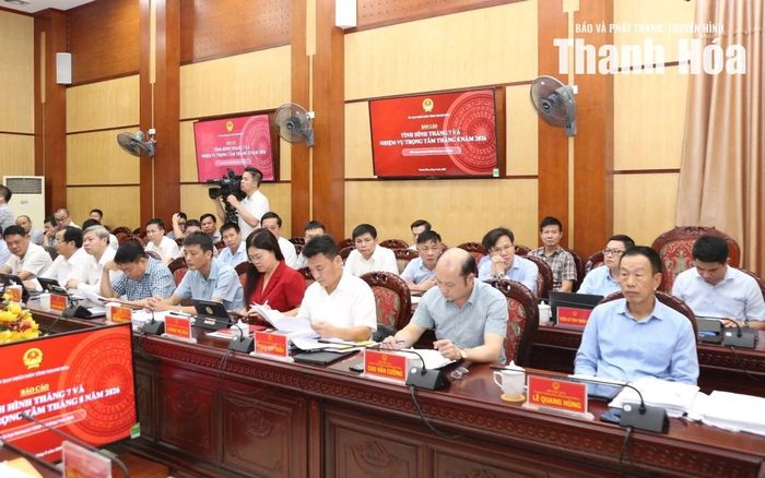 Các đại biểu dự phiên họp.