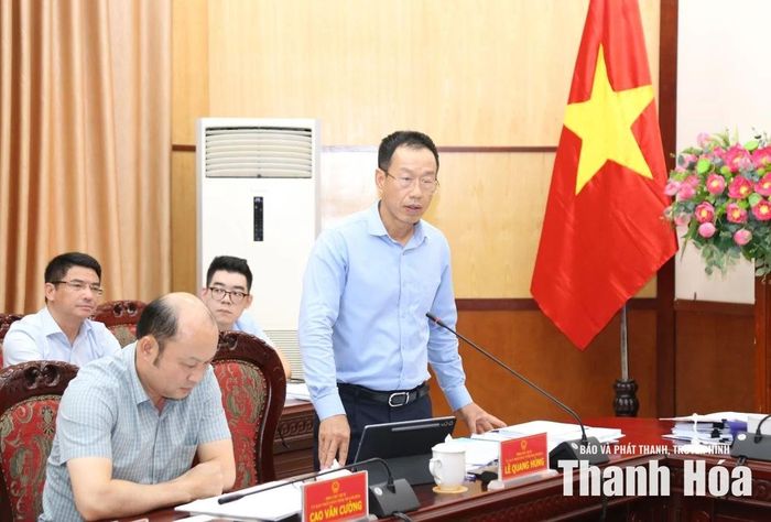 Phó Chủ tịch UBND tỉnh Lê Quang Hùng phát biểu tại phiên họp.