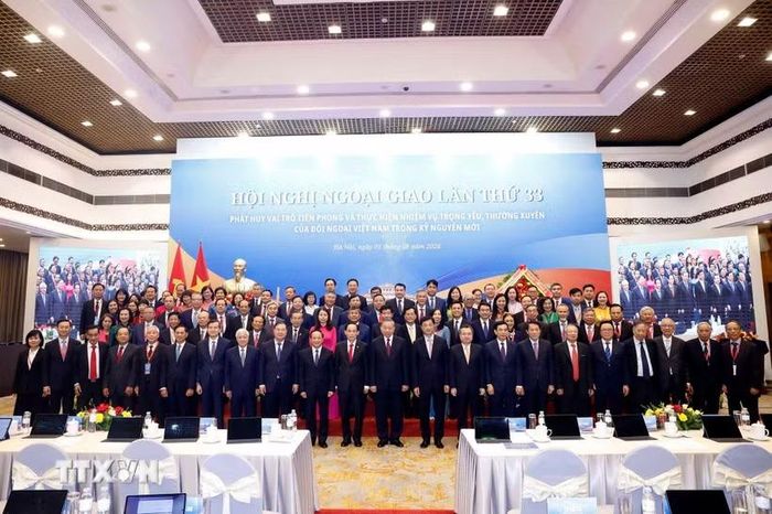 Tổng Bí thư, Chủ tịch nước Tô Lâm và các đại biểu tại Hội nghị Ngoại giao lần thứ 33. Ảnh: Thống Nhất/TTXVN