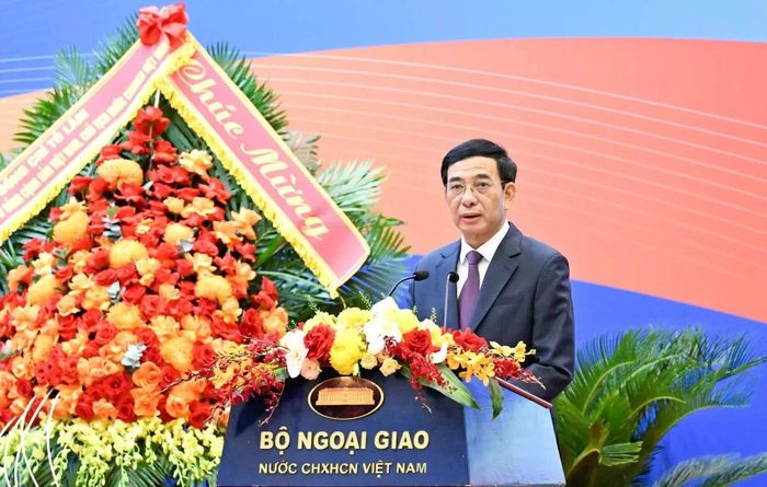 Ủy viên Bộ Chính trị, Phó Thủ tướng Chính phủ, Bộ trưởng Bộ Quốc phòng Phan Văn Giang phát biểu tại lễ Khai mạc Hội nghị Ngoại giao lần thứ 33, nhấn mạnh yêu cầu phát huy vai trò tiên phong của đối ngoại, tăng cường phối hợp giữa đối ngoại, quốc phòng và an ninh trong kỷ nguyên mới. Ảnh: Nguyễn Hồng