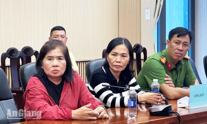 Các hộ dân tham dự buổi đối thoại.