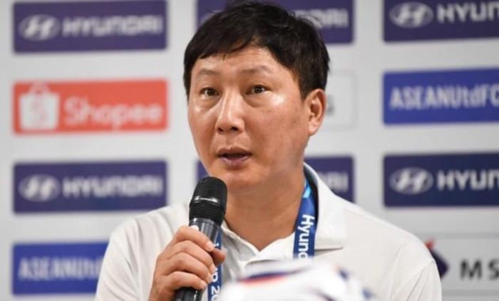 Ông Kim Sang-sik tiết lộ lý do rút Đình Bắc ra sớm.