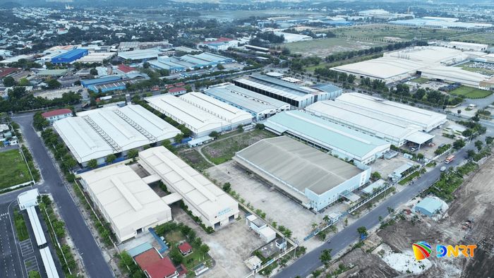 Một góc Khu công nghiệp Hòa Khánh, nơi có nhiều doanh nghiệp đang đóng góp nguồn thu ngân sách lớn. Ảnh: KHÁNH HÀ
